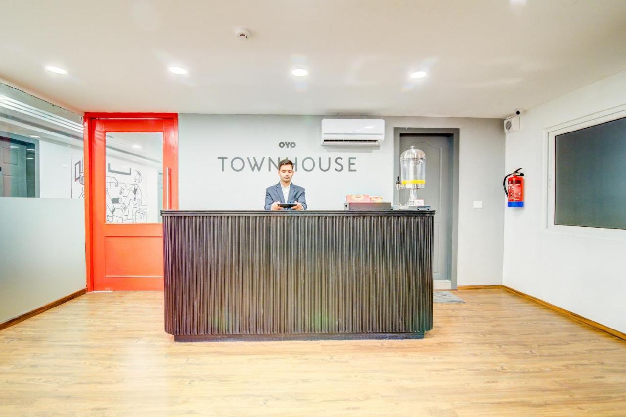 Oyo Townhouse 104 Koramangala Maharaja Signal Hotel Bangalore Buitenkant foto